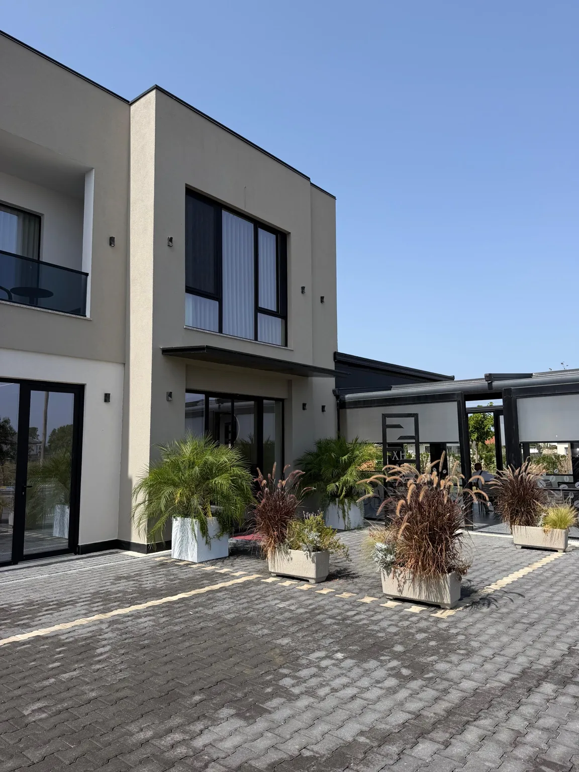 Ndërtesa e 3XH Seaside Apartment në Sektor Rinia, Durrës